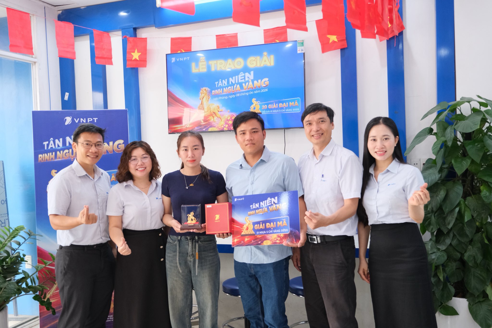 Niềm vui “giải nhiệt” ngày hè: Khách hàng VNPT Hải Phòng xúc động nhận quà “Đại mã”